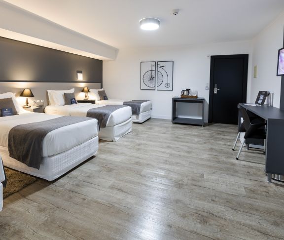 Superior 4-bed Room with Balcony - Sibara Hotel